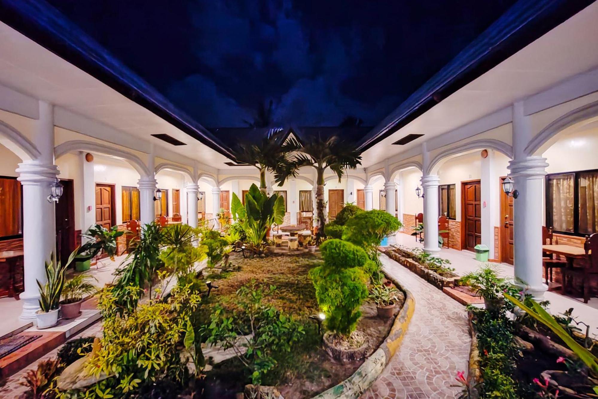 Mbg Travellers Inn Powered By Cocotel Puerto Princesa Esterno foto