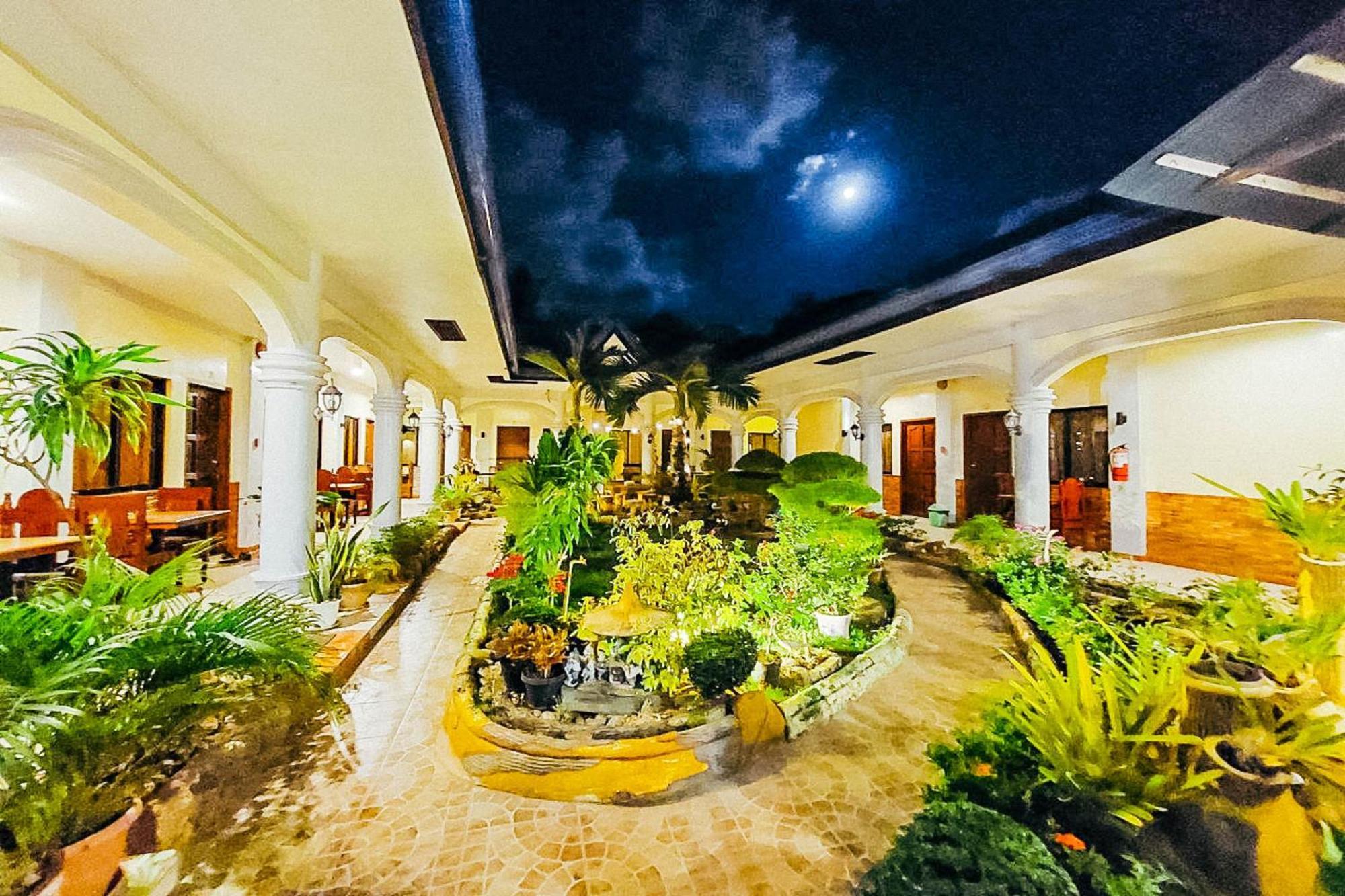 Mbg Travellers Inn Powered By Cocotel Puerto Princesa Esterno foto