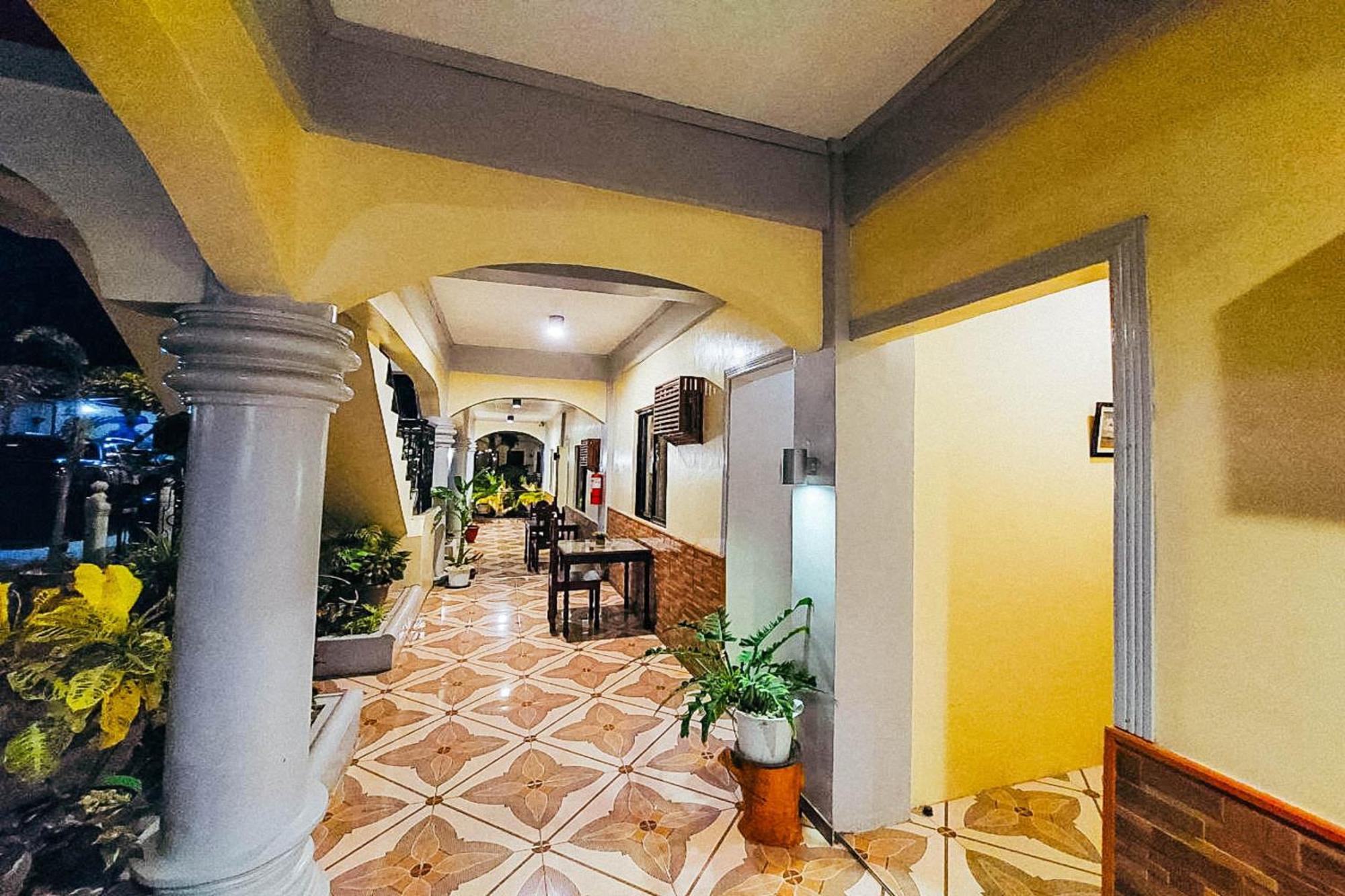 Mbg Travellers Inn Powered By Cocotel Puerto Princesa Esterno foto
